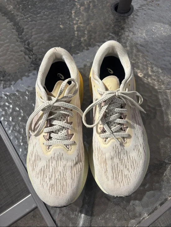 ASICS Novablast - Picture 2 of 4